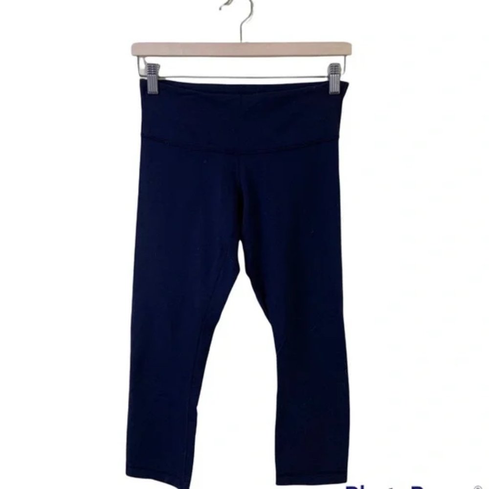 Lululemon Athletica Navy Blue Cropped Leggings in Size 6 | Lululemon Capris in 6